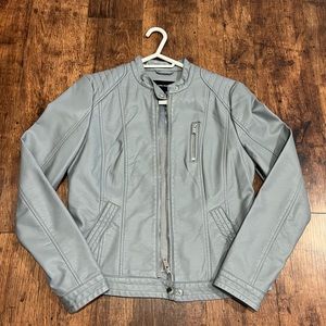 Like new! Free shipping! Super soft Vero Moda ladies bomber coat